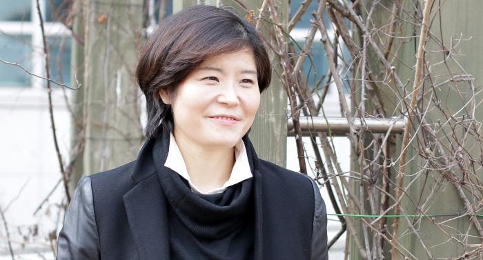 10년 만의 첫 연극비평집으로 여석기평론가상 수상한 이진아 교수 인터뷰