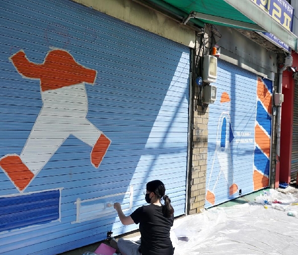 캠퍼스타운사업단 ‘벽화 그리기’ 봉사 활동... 청파동3가 철물점 거리 ‘새 단장’
