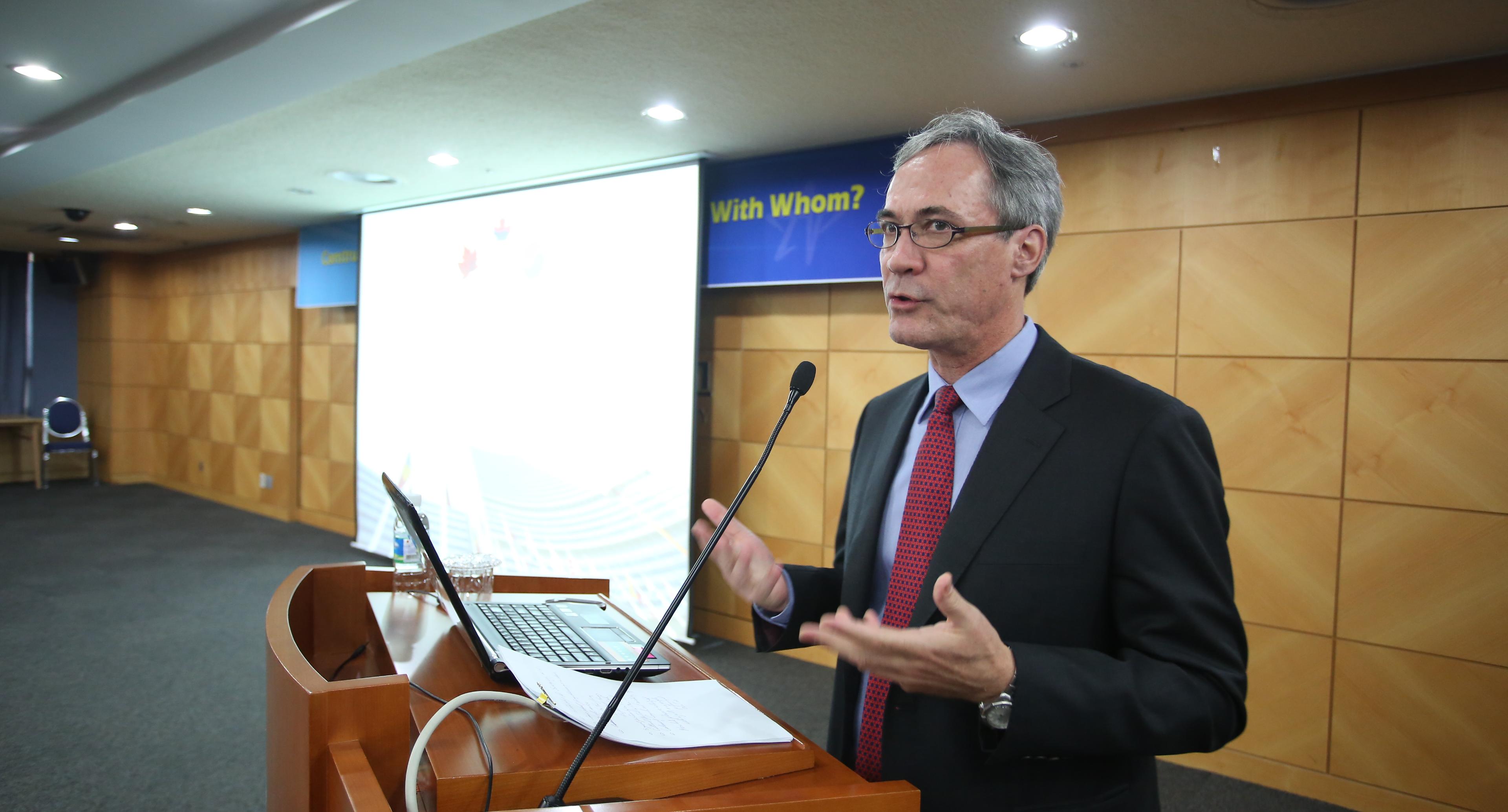 Canada Ambassador David Chatterson holds special lecture