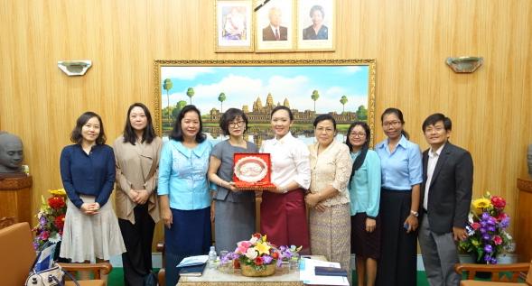 The Asia Pacific Women's Information Network Center, consults UNESCO UNITWIN project with Cambodian