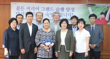 The Queen of Golf, In Bee Park, pays a surprise visit to Sookmyung University for Pep Talk