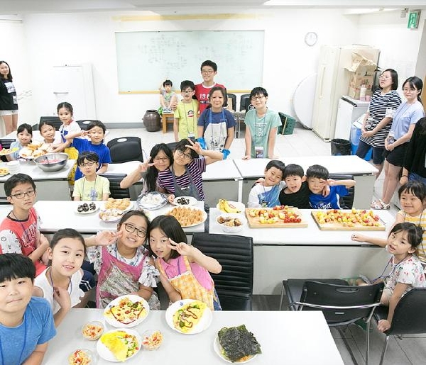 Sookmyung Interpretation Volunteers (SMIV) Hosts a Language Camp for Children, “Dreams Shining Like Stars, Spreading Out to the World”.