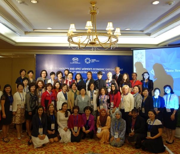 Asia Pacific Women’s Information Network Center hosts 'APEC Female Enterprises and Smart Technology Seminar' at 2017 Women and Economy Forum
