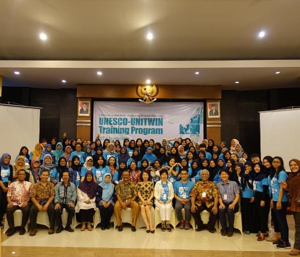 2.APWINC, conducts “2017 UNESCO - UNITWIN ICT and Leadership Training” in Indonesia