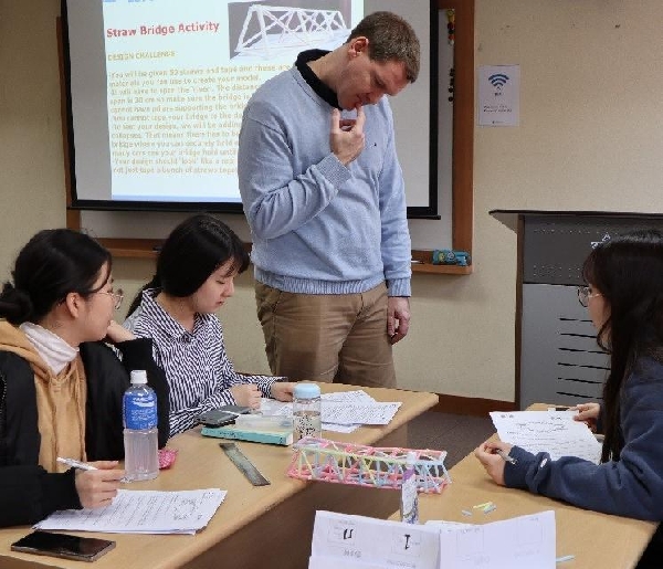 The first step toward becoming a global talent, intensive foreign language course for new students
