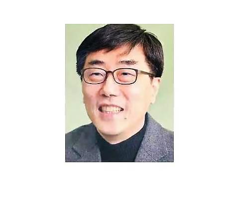   Prof. Park received the Minister of Education’s Award for 2021 Academic Research Support Project
