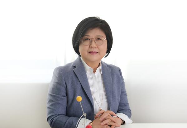 Siyeon Moon, a Professor of French Language and Culture,  Elected as the 21st President of Sookmyung Women’s University
