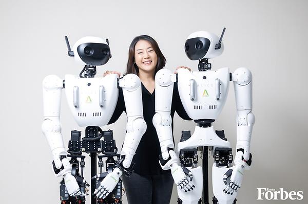 금속 공예가에서 로봇 디자이너로…인간과 로봇 잇는 에이로봇 대표 엄윤설 동문