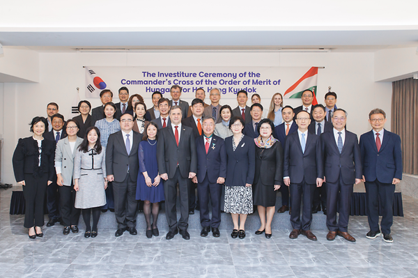 한류국제대학 홍규덕 석좌교수, '한-헝가리 교류 확대' 십자공로훈장 수훈