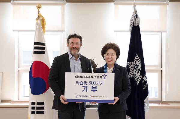 Sookmyung Women's University Donates 200 Laptops to a Mongolian School - ESG Collaboration With Google