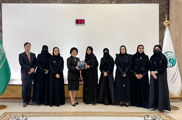 President Moon Si Yeun Visits Princess Nourah University, the World’s Largest Women’s University in Saudi Arabia