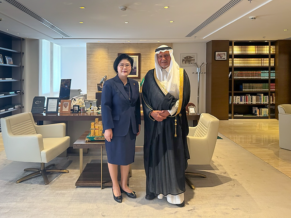 President Moon Si Yeun Visits Leading Saudi Research Institute KFCRIS to Discuss Academic and Cultural Cooperation